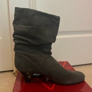 Aerosoles Wise N Shine Grey suede slouchy kitten heel boot / women’s size 12